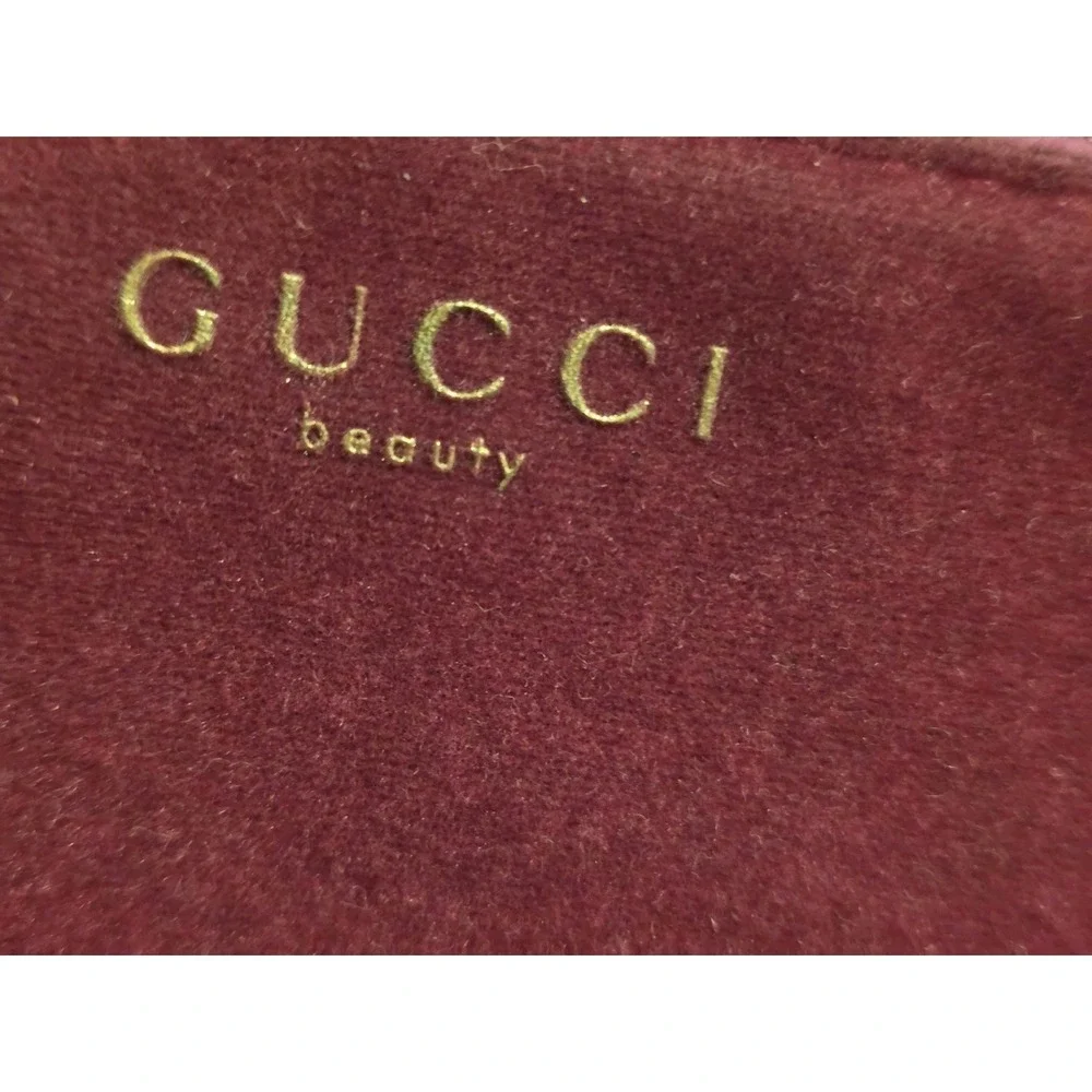 Authentic Gucci Velvet Beauty Bag Cosmetic Case Magenta Purple Gold‎ 9.5x5.5